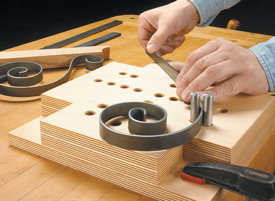 b'This simple jig allows you to bend metal rods and bars into decorative shapes and useful objects with ease.'